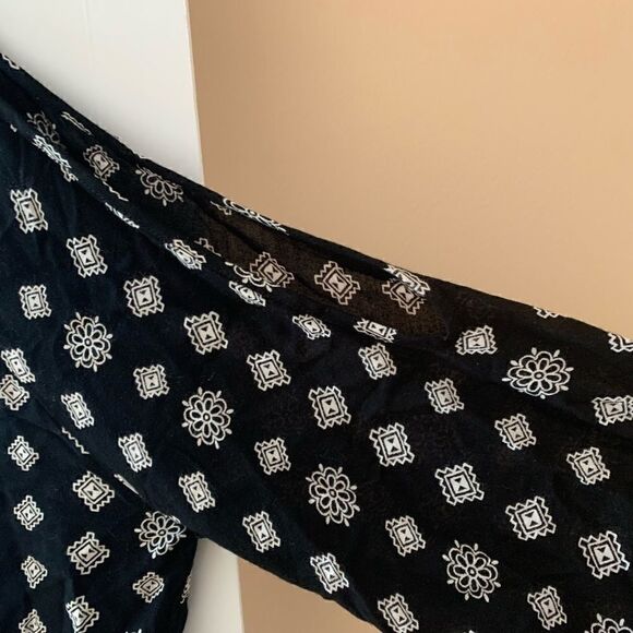 Elam blouse small black white  with open shoulders - Picture 3 of 6